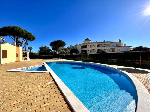Vilamoura Elegant With Pool by Homing