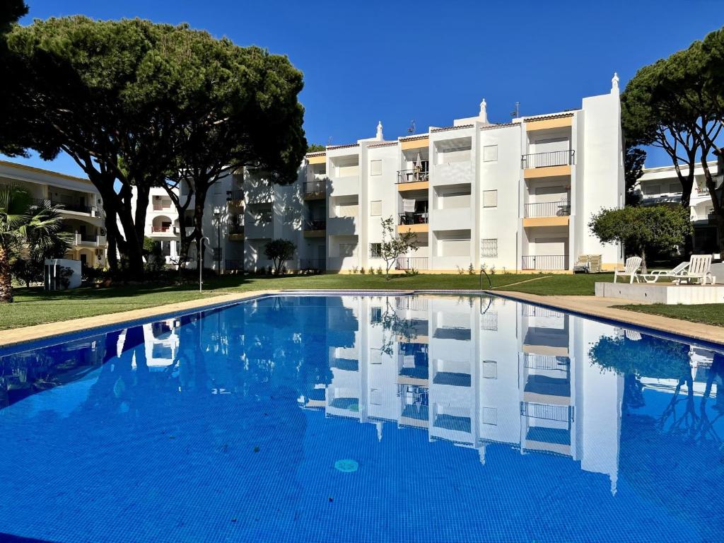 Vilamoura Garden View With Pool by Homing Urbanização Pinhal do Golf, Edificio D. José, 8125-412 Vilamoura