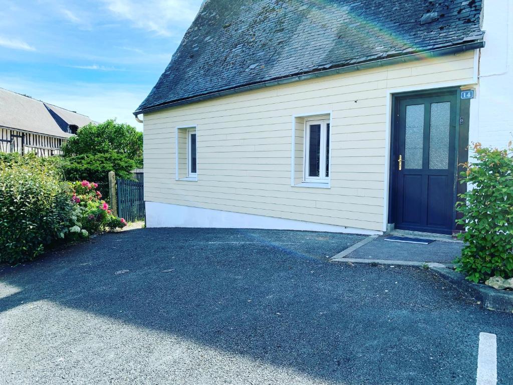 Villa Antje FeWo Nr 08, inklusive Sauna und Schwimmbadnutzung im AHOI Sellin