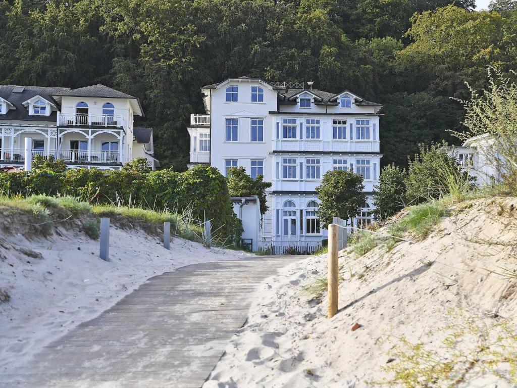 Villa \ Strandpromenade 3, 18609 Binz