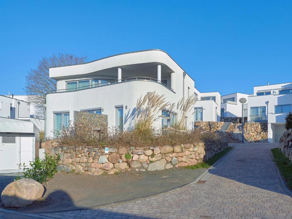 Villa \ Am Kleinbahnhof 28 - FeWo 01, 18609 Binz