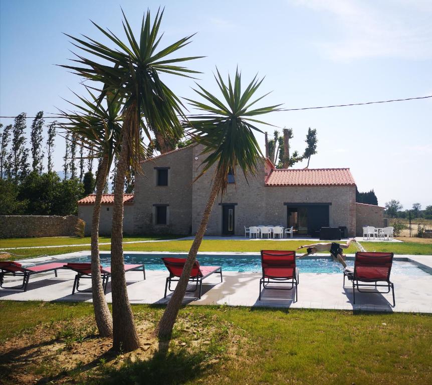 VILLA DE VACANCES AVEC JARDIN PRIVÉ