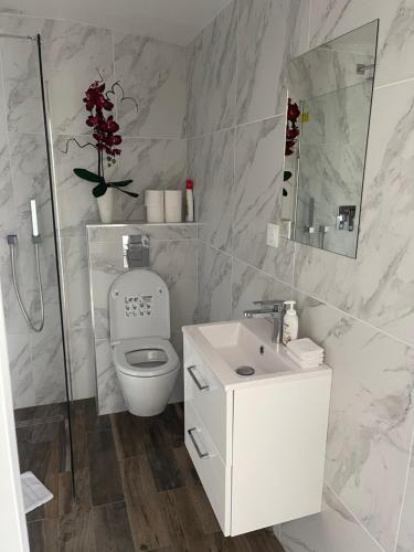 VILLA DE VACANCES AVEC JARDIN PRIVÉ