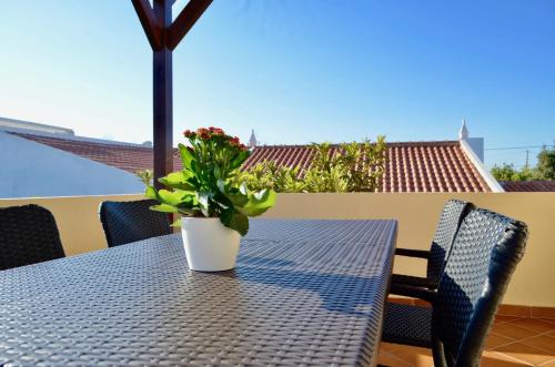 Villa ELTAEL - Rita Apartment - Warm pool - Free Bicycles - Manta Rota Beach, Algarve