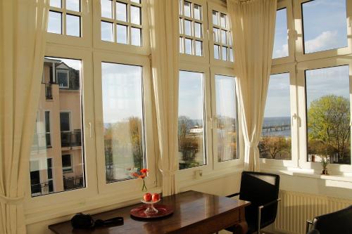Villa-Emmy-App-02