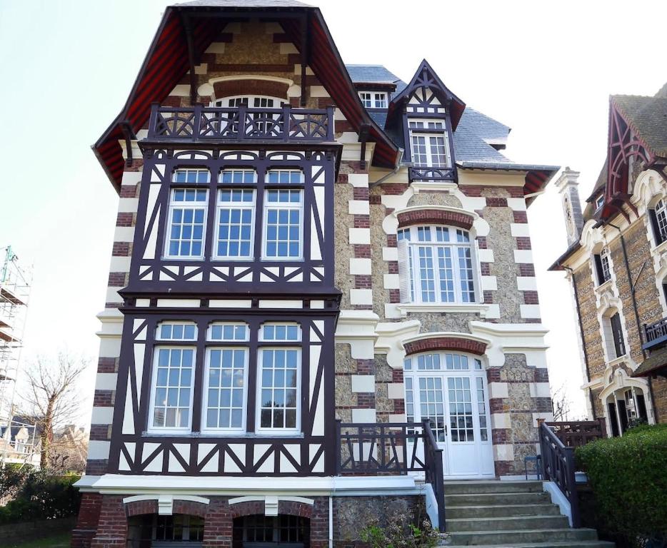 Villa Eugénie 8 Boulevard Eugène Cornuche, 14800 Deauville