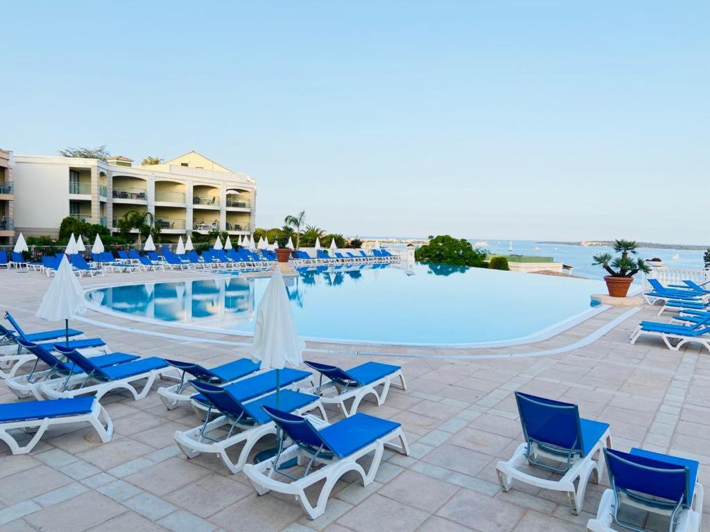 Villa Francia, Cannes,minimum 6 nuits de sejour 33 Avenue Amiral Wester Wemyss, 06150 Cannes