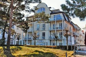 Villa Helene - Strandzauber mit seitlichem Meerblick direkt am Strand