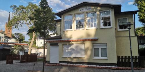 Villa Helga- Fewo Morgensonne mit Terrasse, Kamin und 2 Schlafzimmer