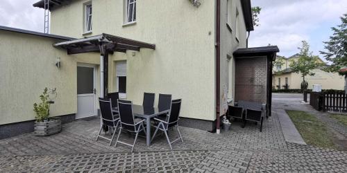 Villa Helga- Fewo Morgensonne mit Terrasse, Kamin und 2 Schlafzimmer