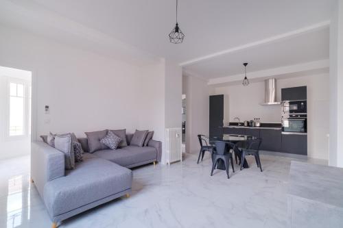 VILLA J