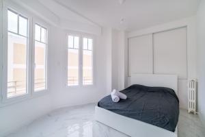 VILLA J
