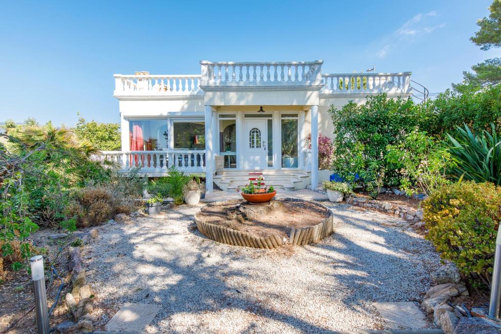 Villa Les Cyprès YourHostHelper 56 Boulevard de l'Estérel, 06150 Cannes