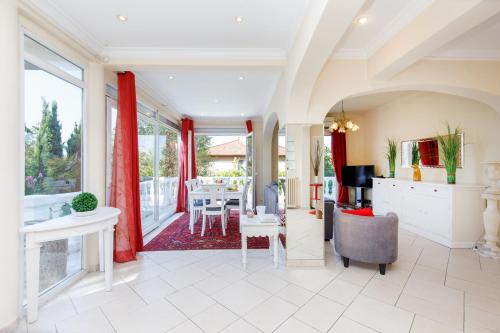 Villa Les Cyprès YourHostHelper