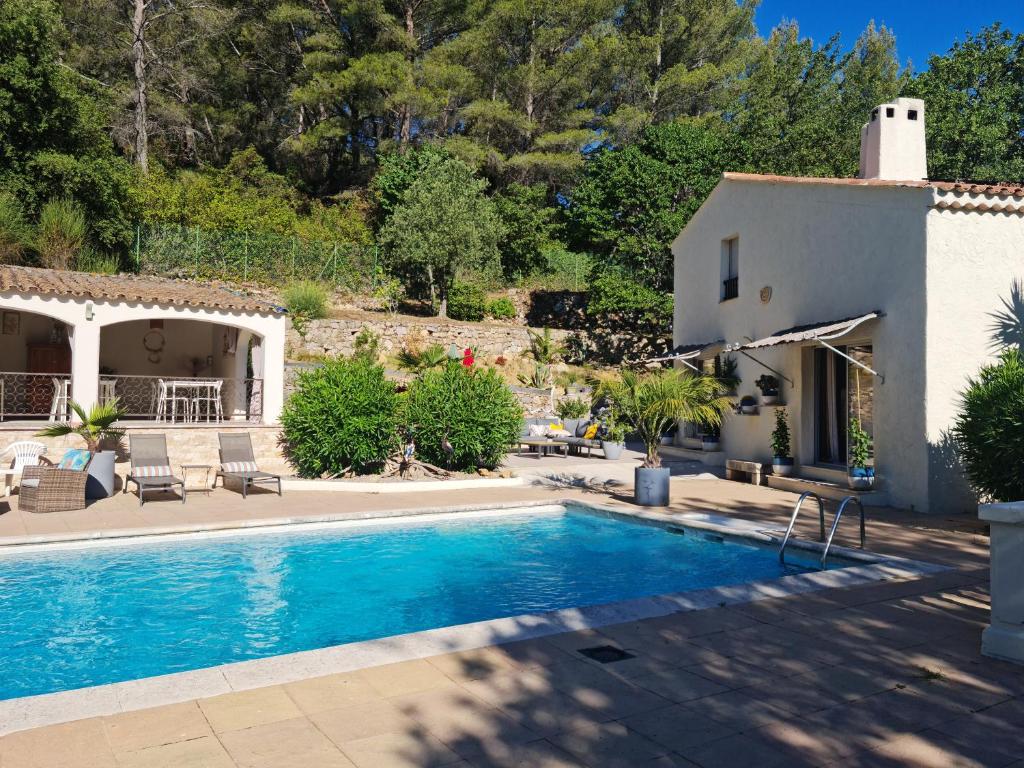 villa manoé 702 Avenue du Col-de l'Ange, 83300 Draguignan