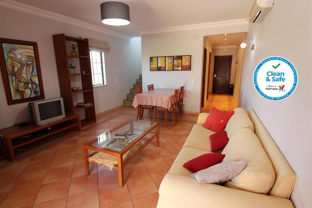 VILLA MARTINA - SAO RAFAEL - ALBUFEIRA Aldeamento Vila Rafaella 117, 8200-385 Albufeira