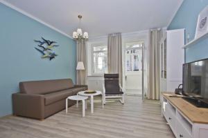 Villa Möwe FeWo 03 , Veranda, inklusive Sauna und Schwimmbadnutzung im AHOI Sellin
