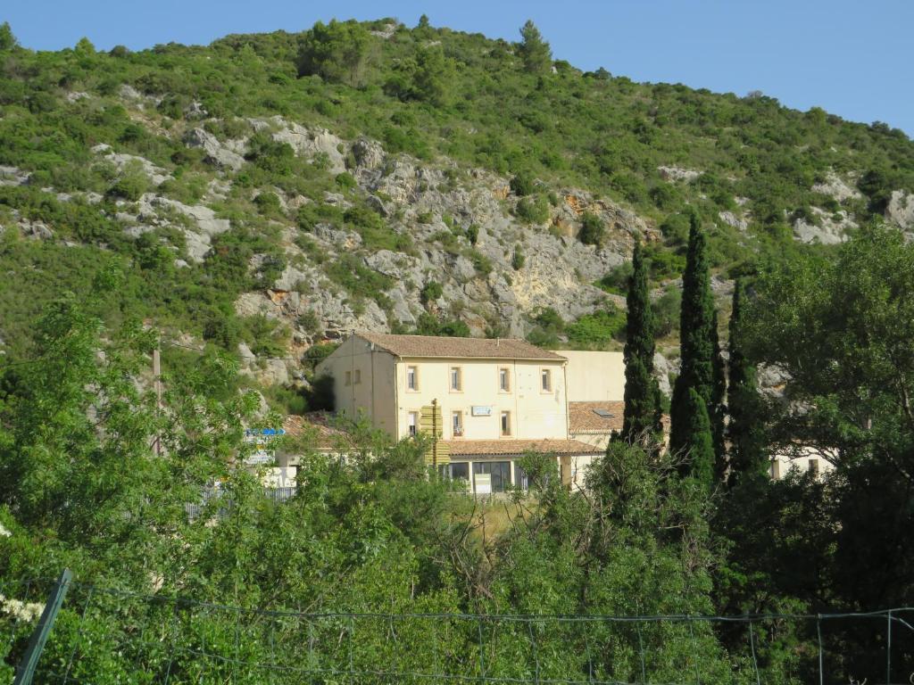 Villa Ripaud, private river swimming, hot tub Ripaud, 11360 Villesèque-des-Corbières