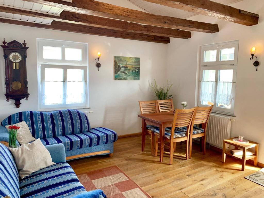 Appartement Villa-Rosengarten-Ferienwohnung-Baumhaus-mit-Seeblick Rosenstrasse  2 18546 Sassnitz