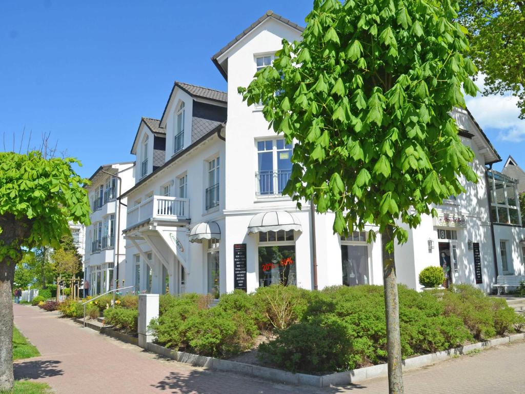 Appartement Villa Saxonia F640 WG 13 im ersten OG mit Wintergarten, strandnah Wylichstraße 8 18609 Binz