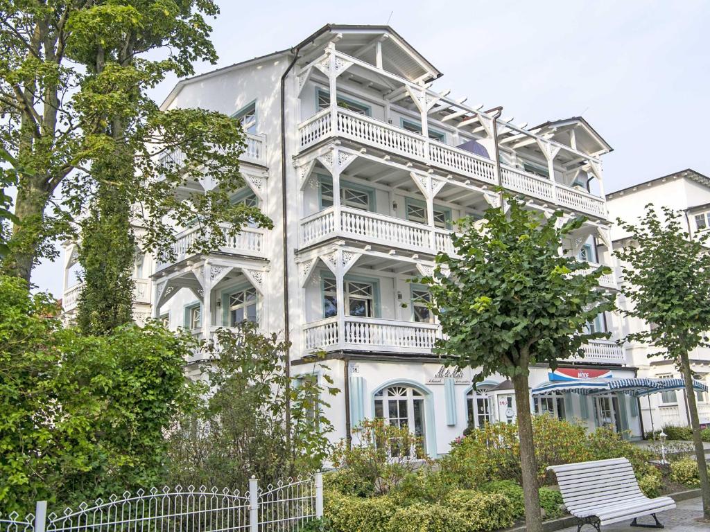 Villa Strandburg F 409 WG 10 mit Balkon und Meerblick Strandpromenade 36, 18609 Binz