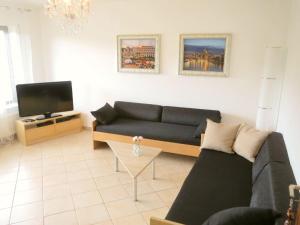 Villa Waldallee - Ferienwohnung (holidayhome) 84qm