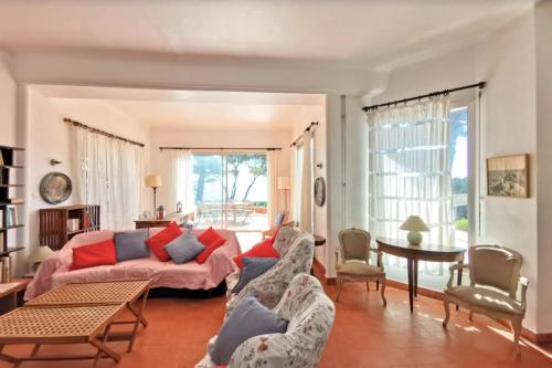 VILLA with GARDEN TERRACE and a VIEW on the SEA