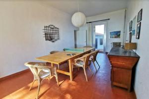 VILLA with GARDEN TERRACE and a VIEW on the SEA