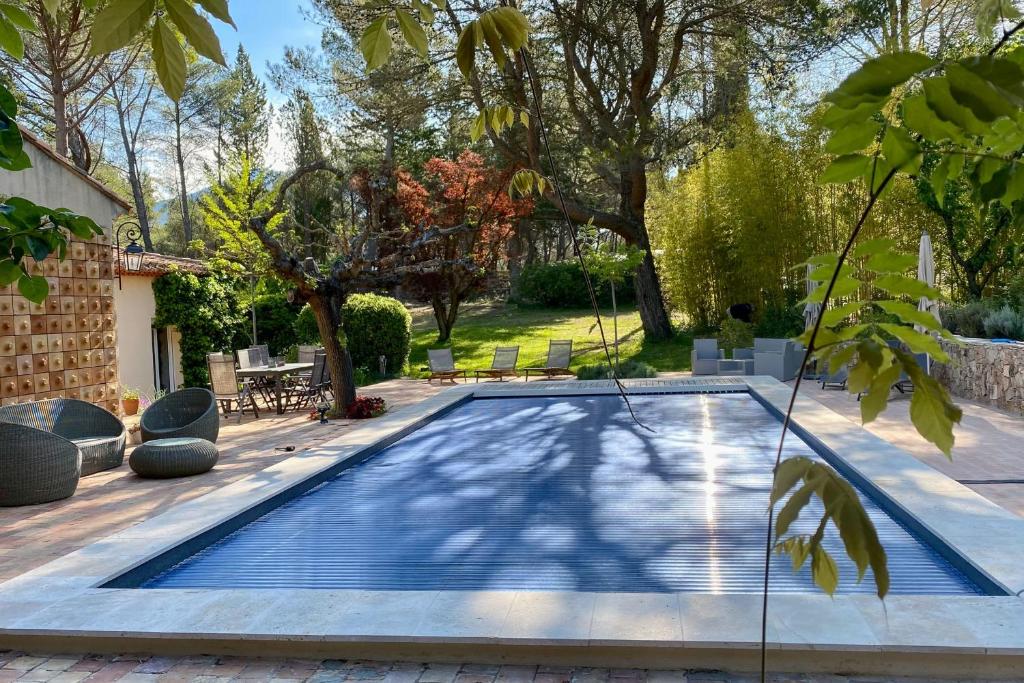 Villa with pool and beach volleyball court 5224 Rte Cézanne, 13100 Beaurecueil