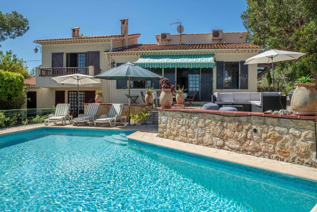 VILLA with SWIMMING POOL view of the Brusc harbour 26 Traverse du Gaou, 83140 Six-Fours-les-Plages
