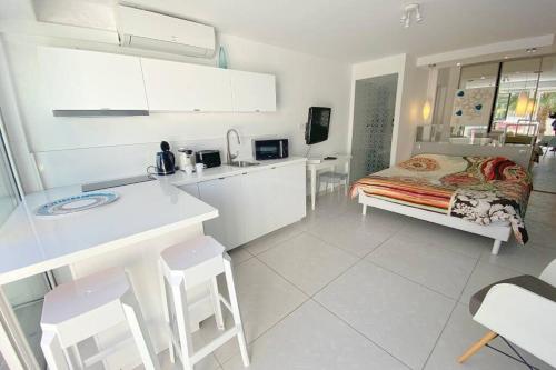 Village Naturiste Studio en RDJ ,Piscine ,Parking
