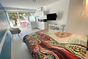 Village Naturiste Studio en RDJ ,Piscine ,Parking