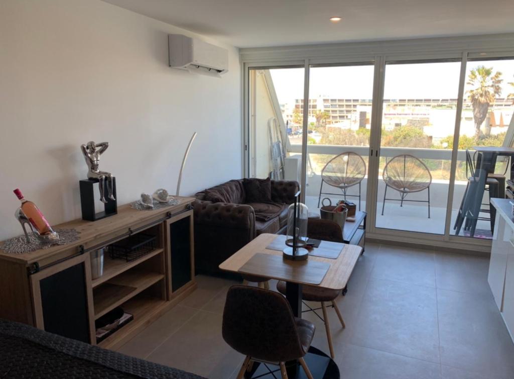 Appartement Village naturiste Studio luxe CHESTERFIELD heliopolis C 5 Boulevard des Matelots 34300 Le Cap d\'Agde