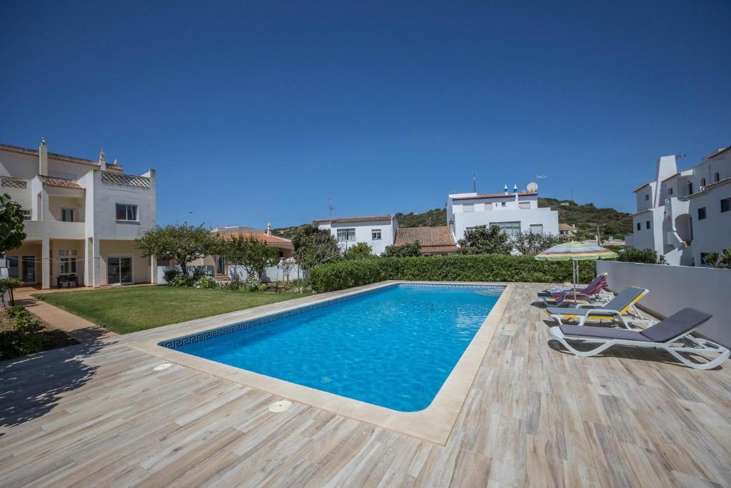 Villas Brites nº2 R. Vale do Burgau, 8650-000 Burgau