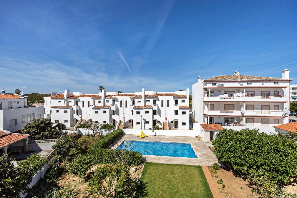 Villas Brites nº5 R. Vale do Burgau, 8650-000 Burgau