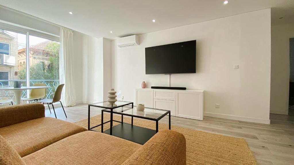 Vilmorin Appartement 1 Chambre proche de gare, plage, centre 1 Place Vilmorin, 06160 Antibes