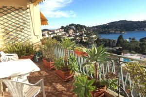 Vintage flat on Villefranche bay - free car park
