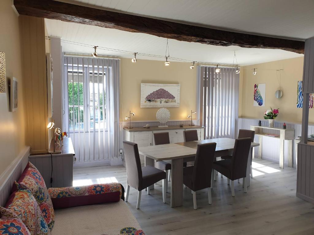 Virtudes Premium Apartment by DA'HOME