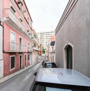 Vita Portucale ! Campo Ourique Design w/ Balcony