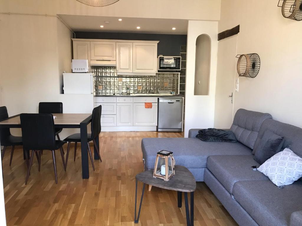Vittel, Appt 55 m2, en face du parc Thermal 219 Avenue Bouloumie, 88800 Vittel