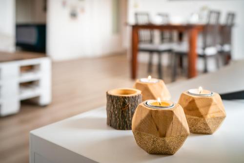 VIVID - Stylisches Apartment mit Balkon - Parken - nahe Weser-Ems-Hallen und EWE-Arena