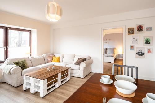 VIVID - Stylisches Apartment mit Balkon - Parken - nahe Weser-Ems-Hallen und EWE-Arena