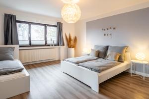 VIVID - Stylisches Apartment mit Balkon - Parken - nahe Weser-Ems-Hallen und EWE-Arena