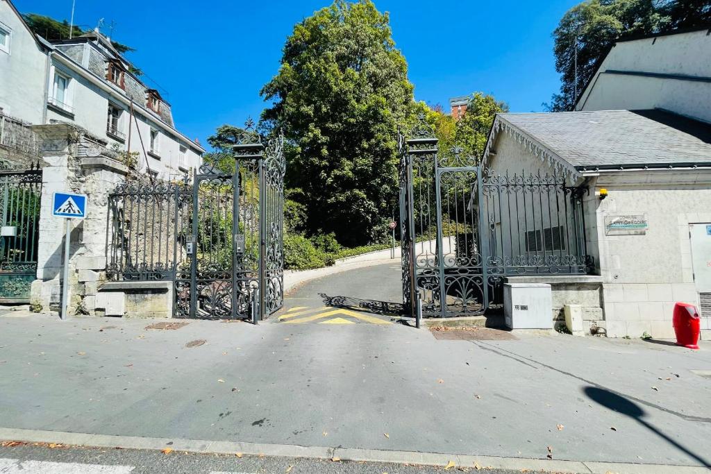 Voiron centre, grande terrasse, parking, calme