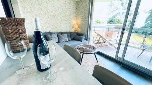 Voiron centre, grande terrasse, parking, calme