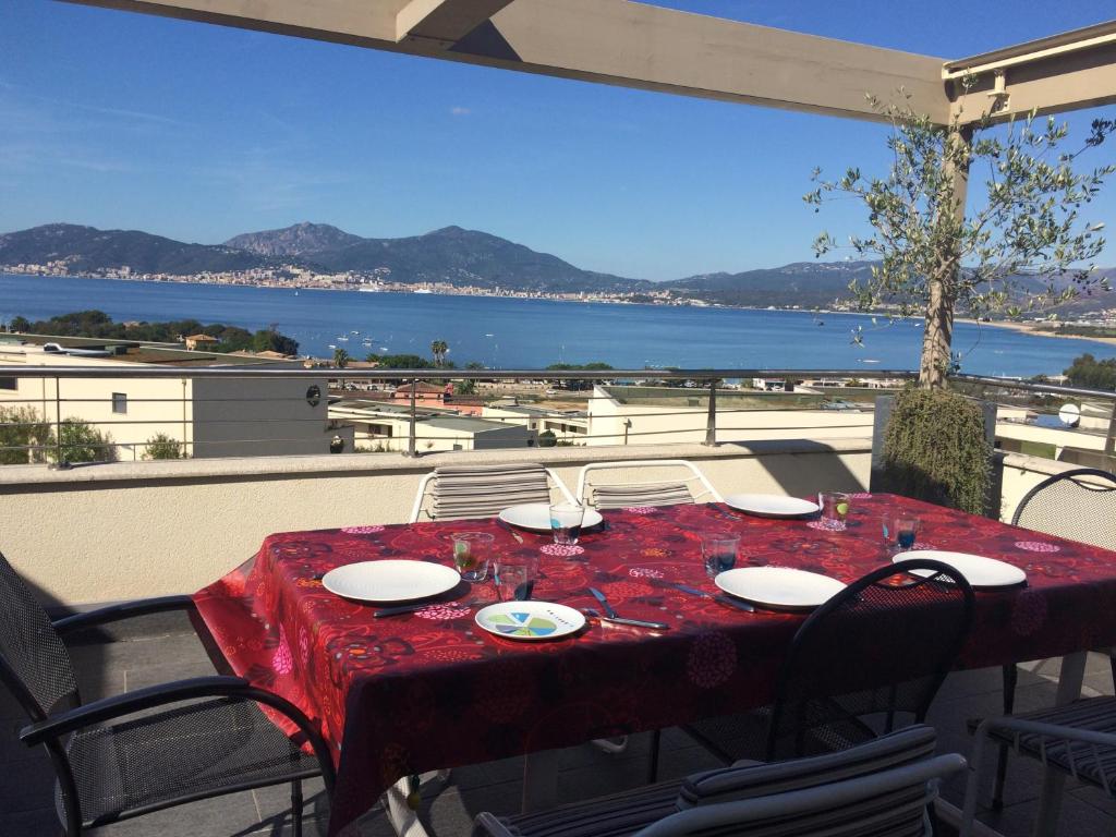 Appartement VUE MAGNIFIQUE SUR BAIE AJACCIO DOMAINE DE LA VIVA 20166 Porticcio