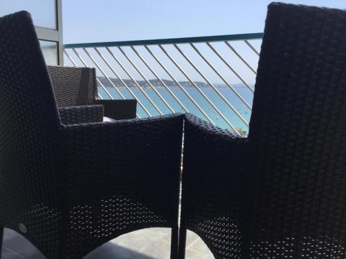 VUE MER 3 mn A PIED DE LA PLAGE LUMINEUX ET MODERNE