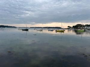Vue mer - au pied des sentiers côtiers