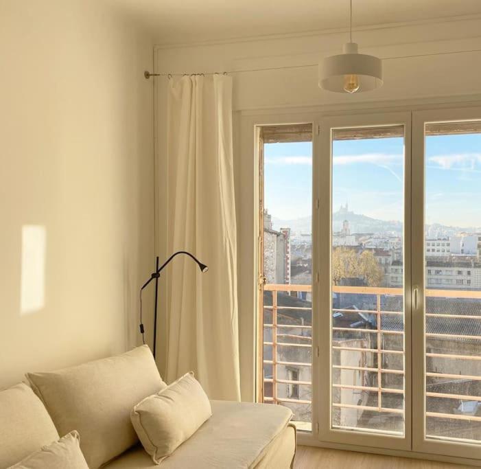 Appartement Vue Mer et et Notre Dame Centre ville avec Balcon et parking 5 Place Marceau 13002 Marseille