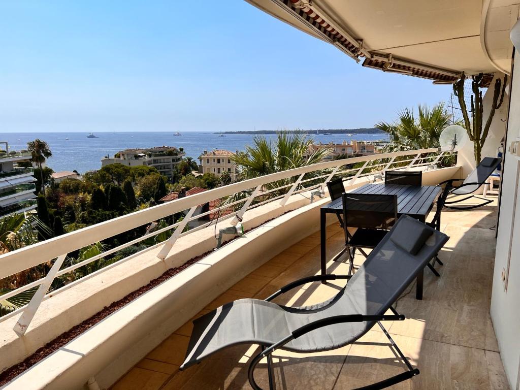 Vue mer panoramique, terrasse, 2 chambres 69 Boulevard Alexandre III, 06400 Cannes